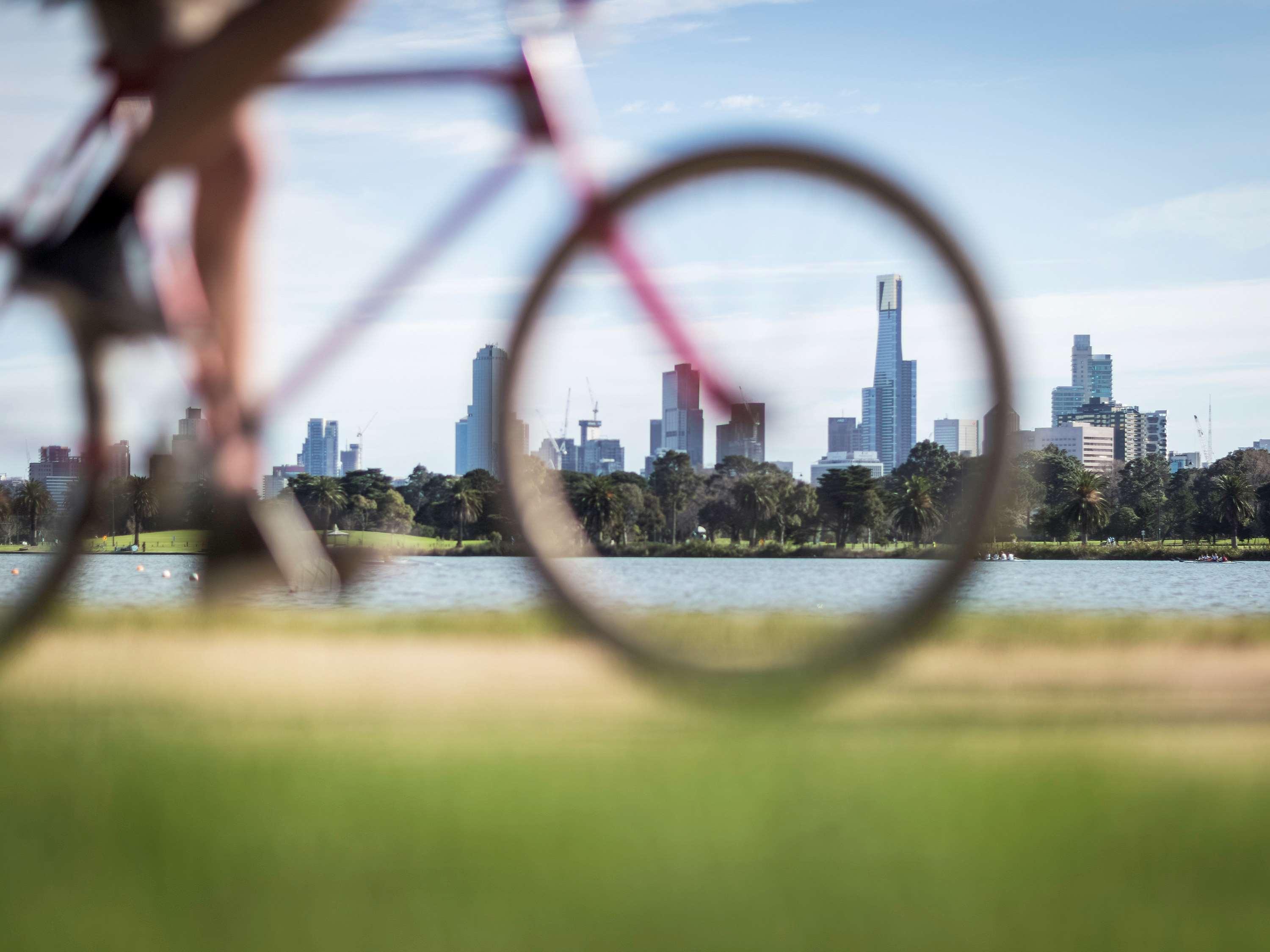 Pullman Melbourne Albert Park Kültér fotó Biking in Melbourne