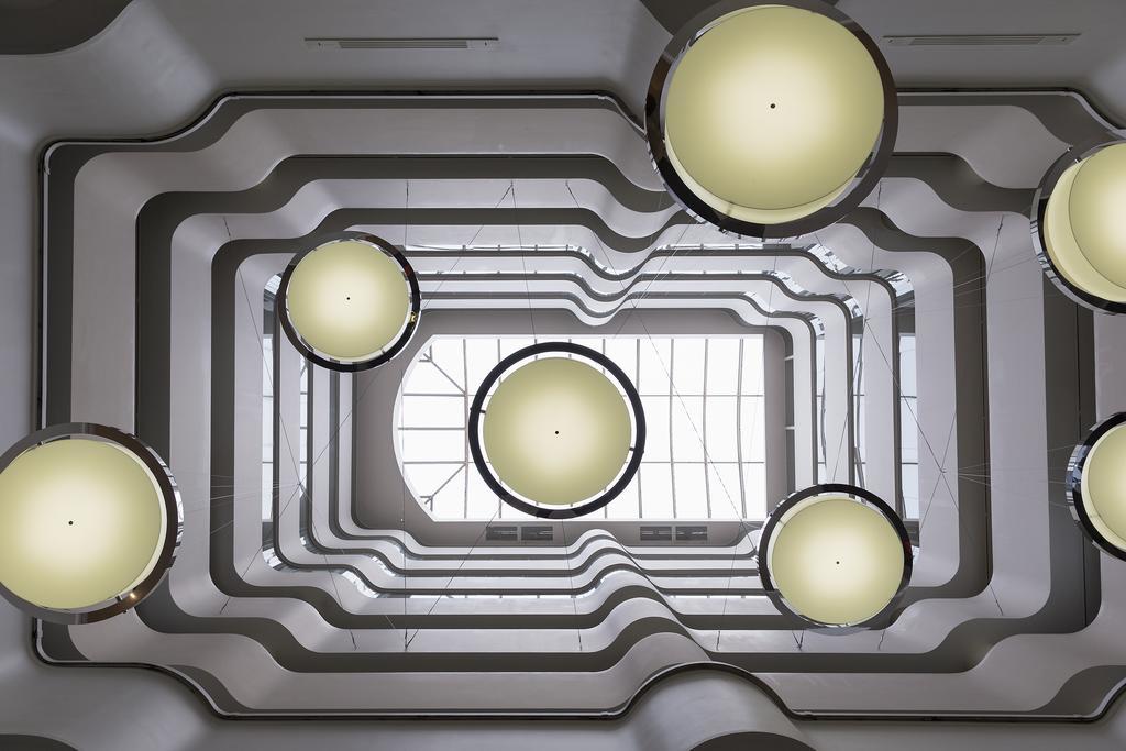 Pullman Melbourne Albert Park Kültér fotó The ceiling of the main atrium